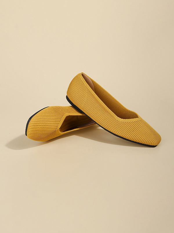 Pointed-toe Color V-cut Flats