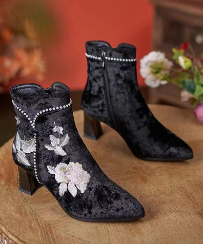 Classic Designed Boots in a Timeless Cut