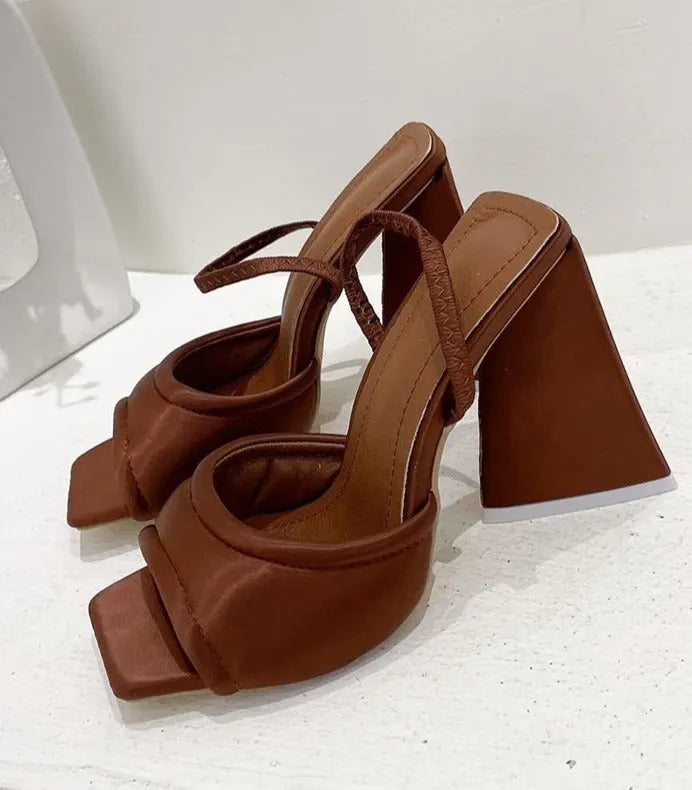 Subtly Elegant Heels with a Refined Vintage Look