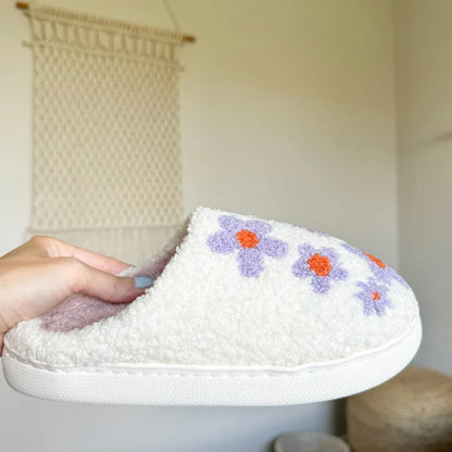 Elegantly Styled Slippers for Everyday Wear