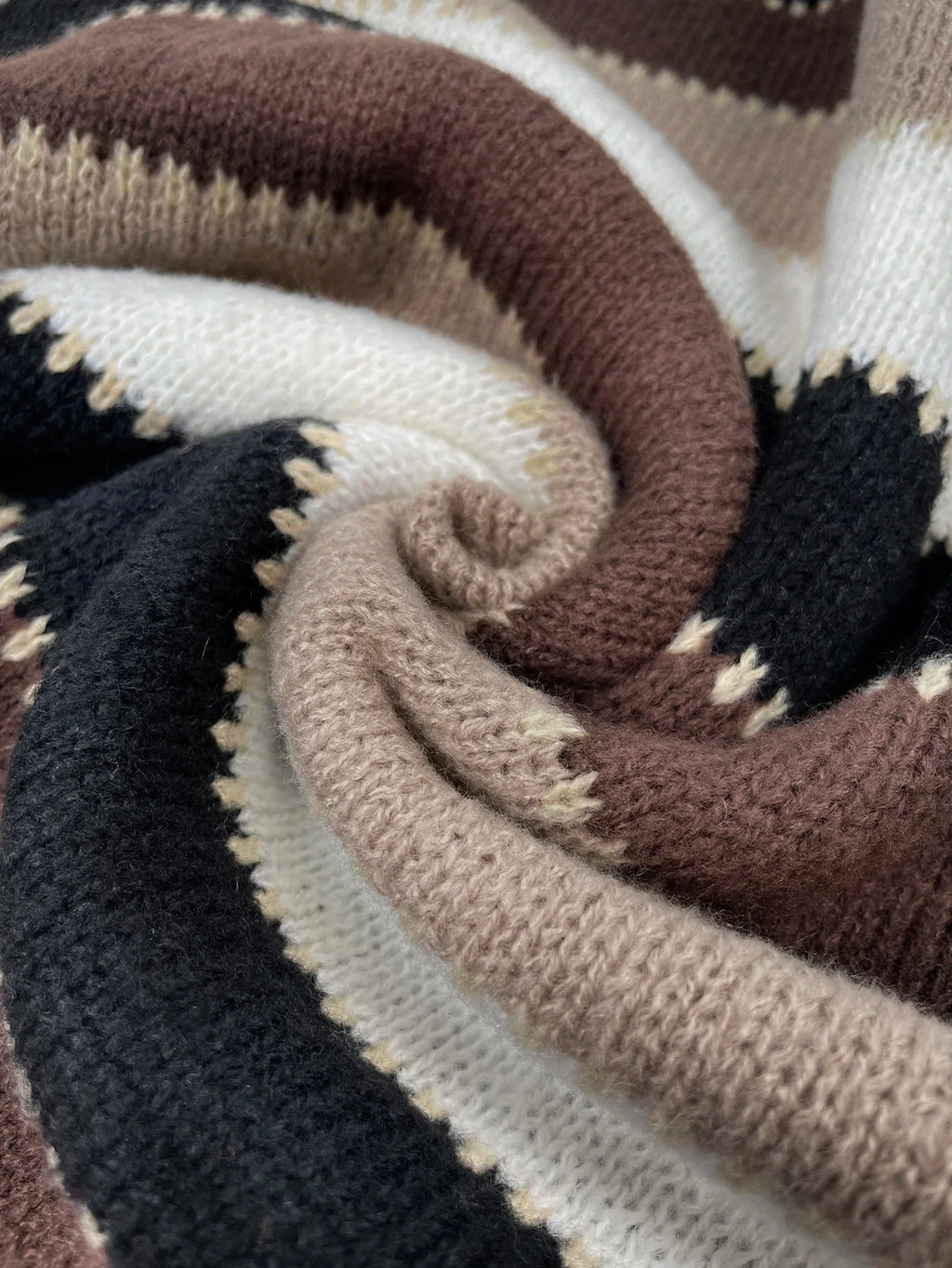 JO | Striped knitted sweater