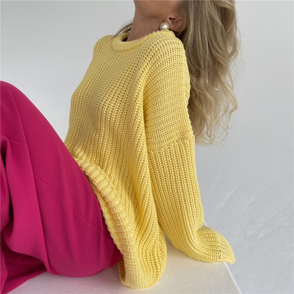 JO | Cozy knitted sweater with a round neckline