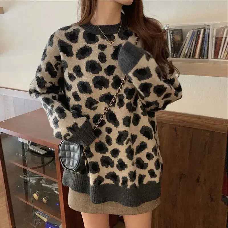 JO | Cozy sweater with leopard print