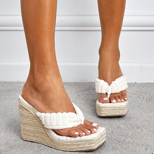 Effortlessly Elegant Shoes with a Timeless Design