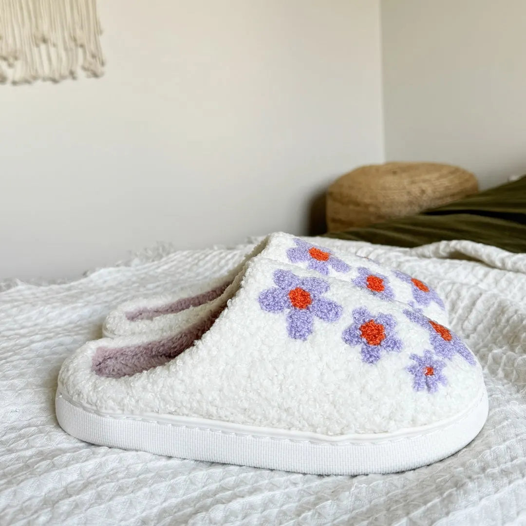 Elegantly Styled Slippers for Everyday Wear