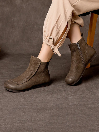 Effortlessly Elegant Boots with a Timeless Design