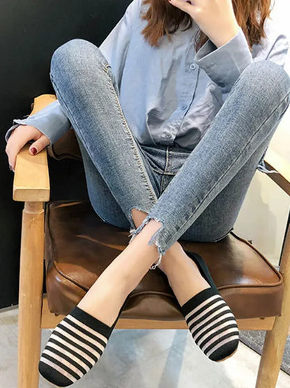 Breathable Contrast Color Striped Flat Shoes