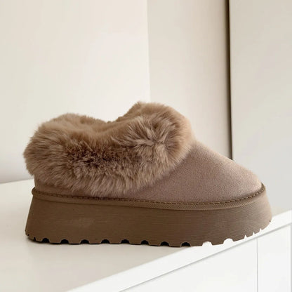 Elegantly Styled Slippers for Everyday Wear