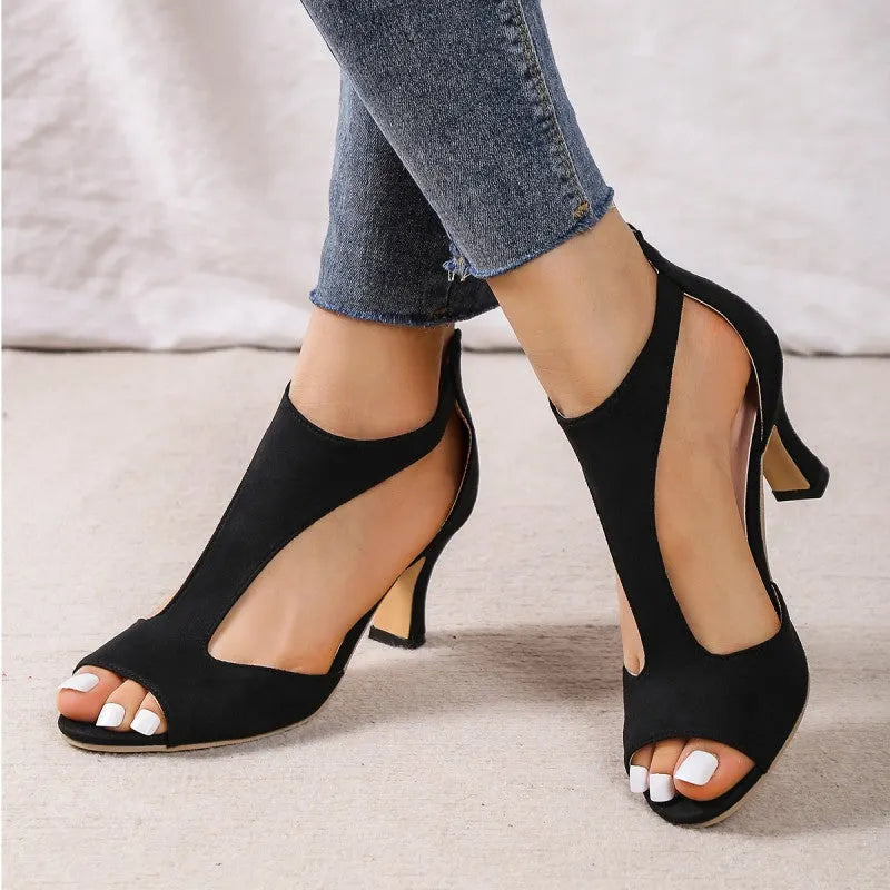 Effortlessly Elegant Shoes with a Timeless Design