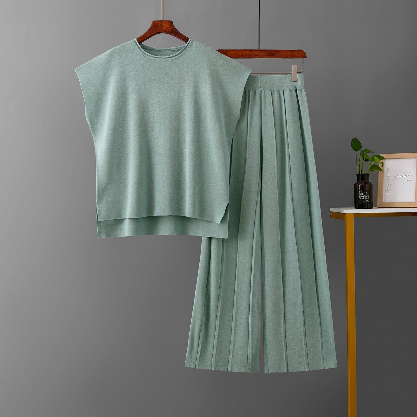 Summer Color Sleeveless Vest Sweater Wide Leg Pants Ice Silk Set – Outfit for Hot Days