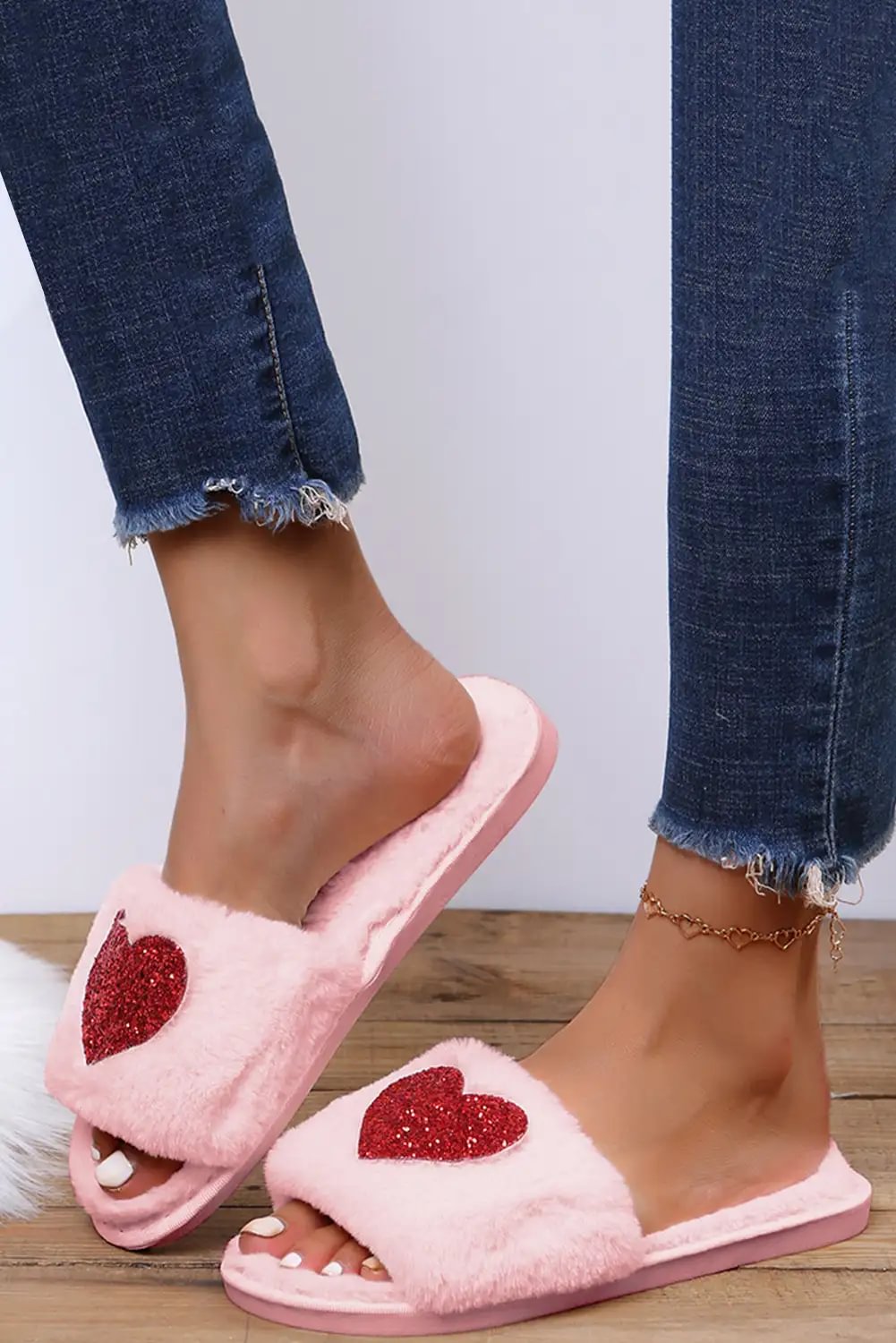 Classic Designed Slippers in a Timeless Cut