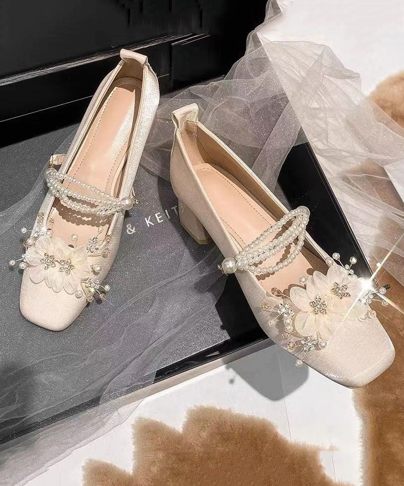Effortlessly Elegant Shoes with a Timeless Design