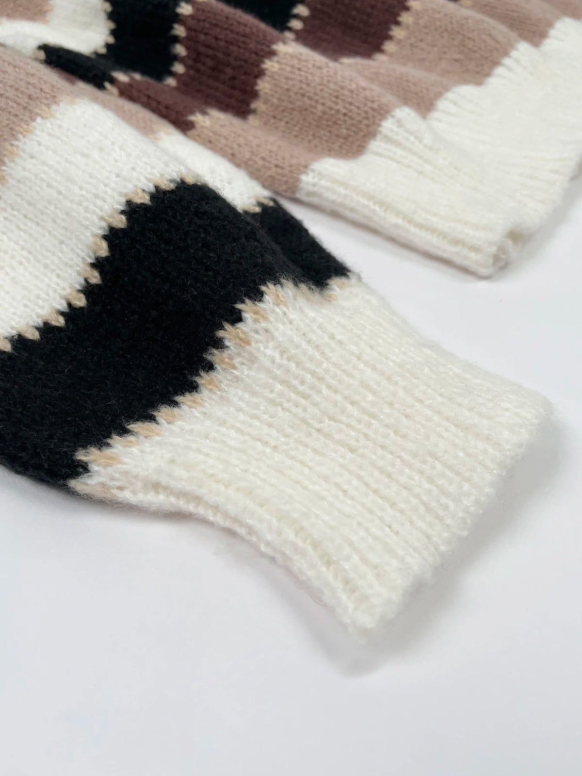 JO | Striped knitted sweater