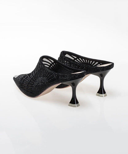 Effortlessly Elegant Heels with a Timeless Design