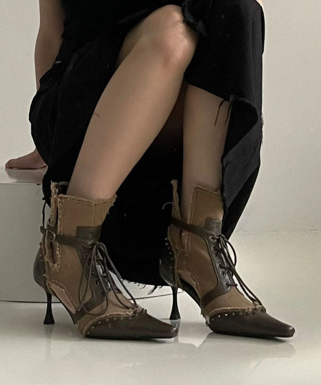 Effortlessly Elegant Boots with a Timeless Design