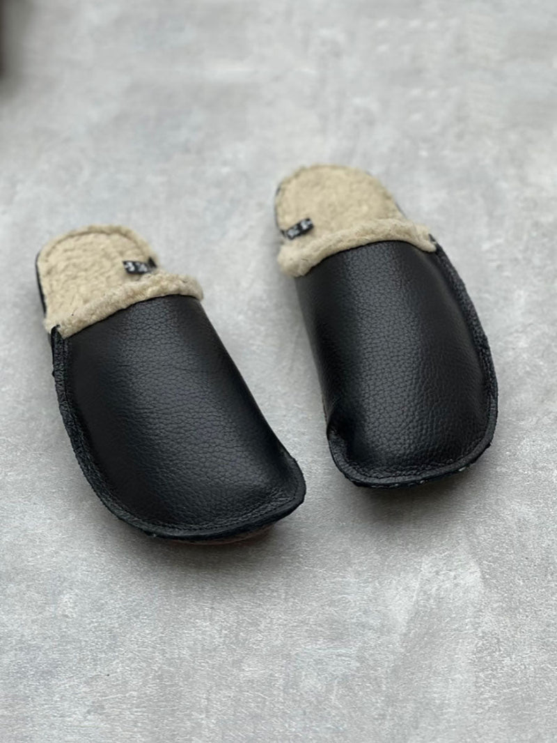 Elegantly Styled Slippers for Everyday Wear