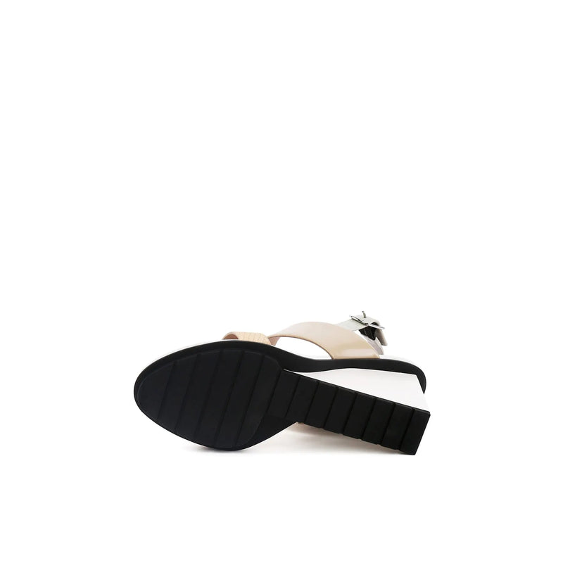 Effortlessly Elegant Garment with a Timeless Design