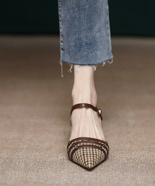 Effortlessly Elegant Heels with a Timeless Design