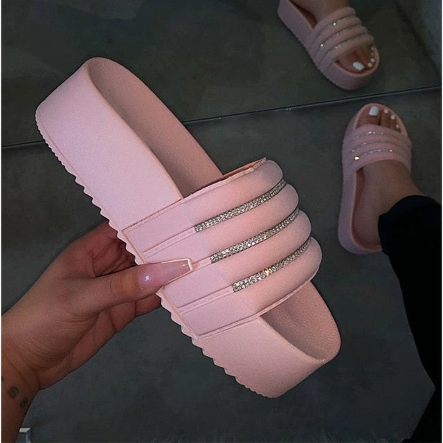 Casually Elegant Slippers with a Refined Edge