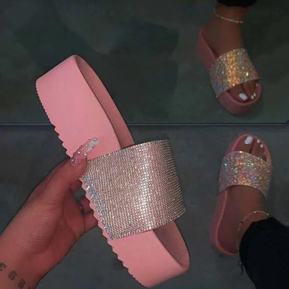 Effortlessly Elegant Sandals with a Timeless Design
