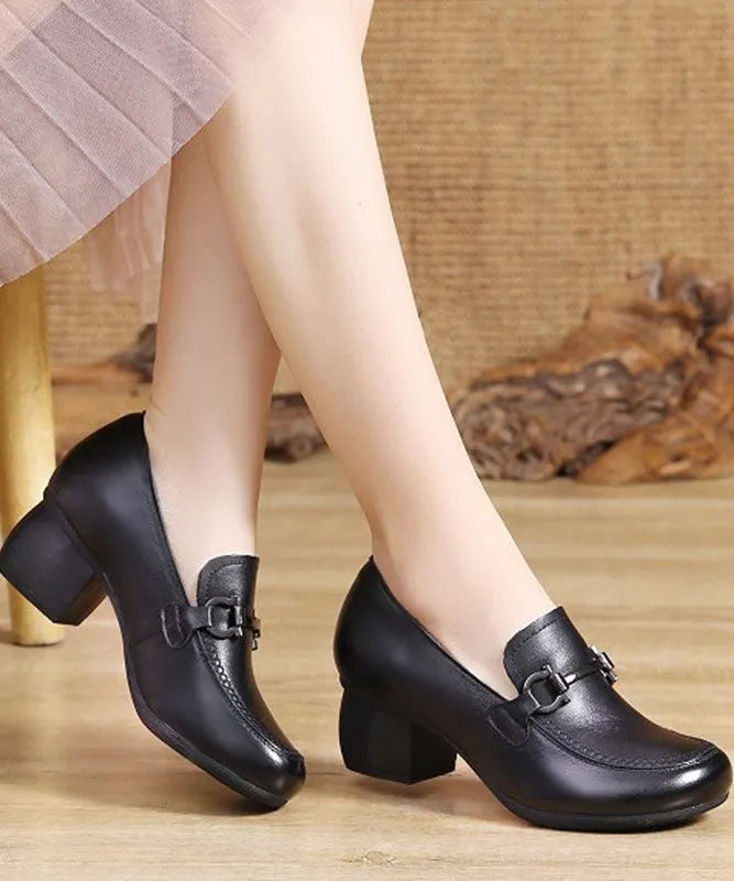 Effortlessly Elegant Heels with a Timeless Design