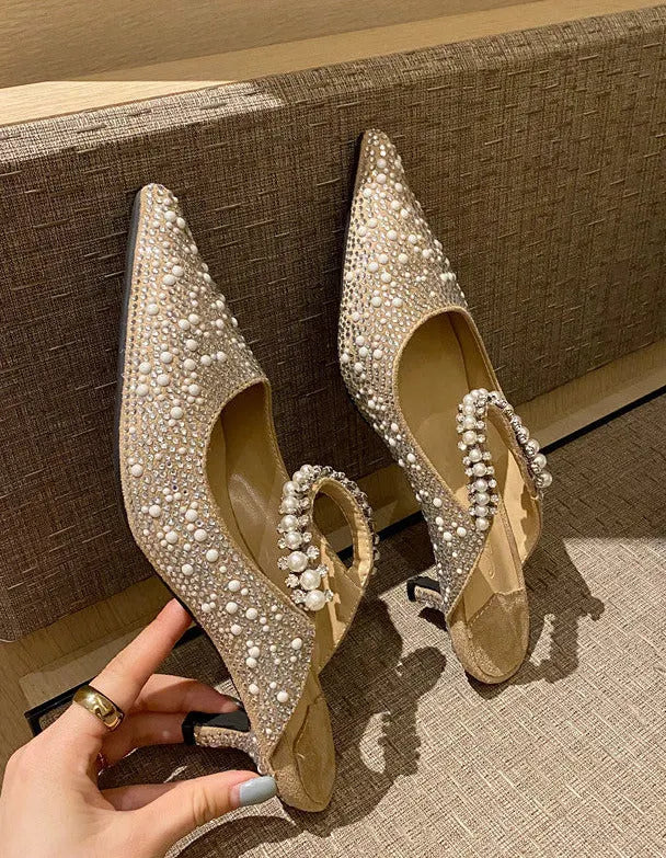 Effortlessly Elegant Heels with a Timeless Design