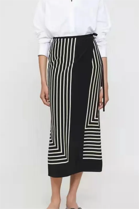 Geometric Patterns Warp Midi Skirt