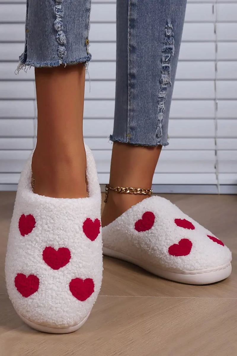 Effortlessly Elegant Slippers with a Timeless Design