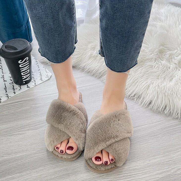 Elegantly Styled Slippers for Everyday Wear