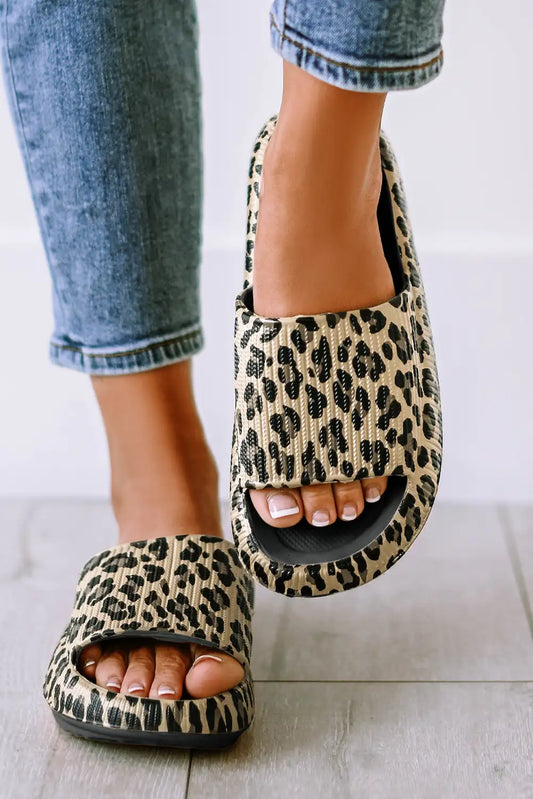Elegantly Styled Slippers for Everyday Wear
