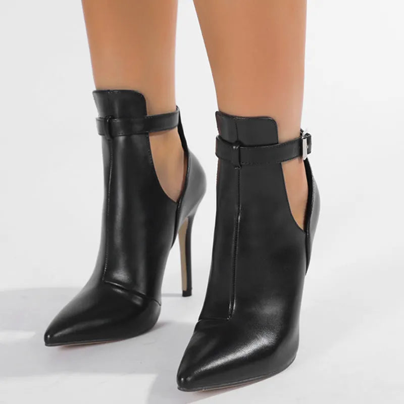 Effortlessly Elegant Shoes with a Timeless Design