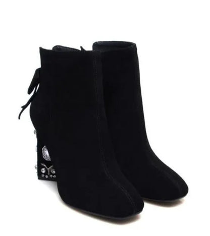 Finely Styled Heels with a Classic Vintage Look
