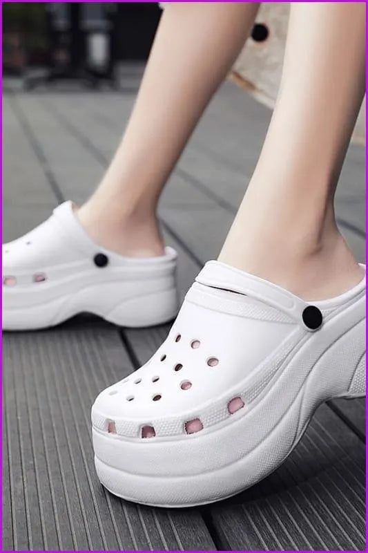 Casually Elegant Slippers with a Refined Edge