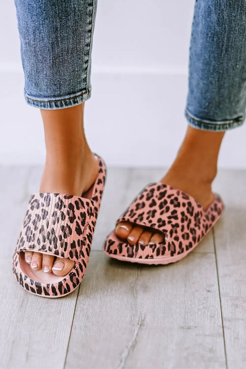 Finely Styled Slippers with a Classic Vintage Look
