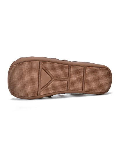 Effortlessly Elegant Slippers with a Timeless Design