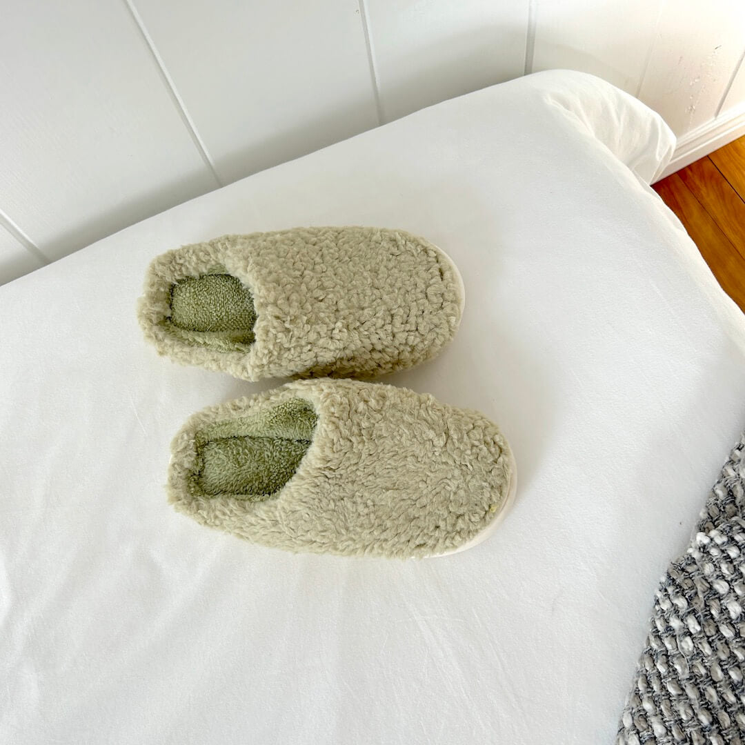 Effortlessly Elegant Slippers with a Timeless Design