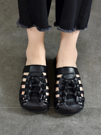 Effortlessly Elegant Slippers with a Timeless Design