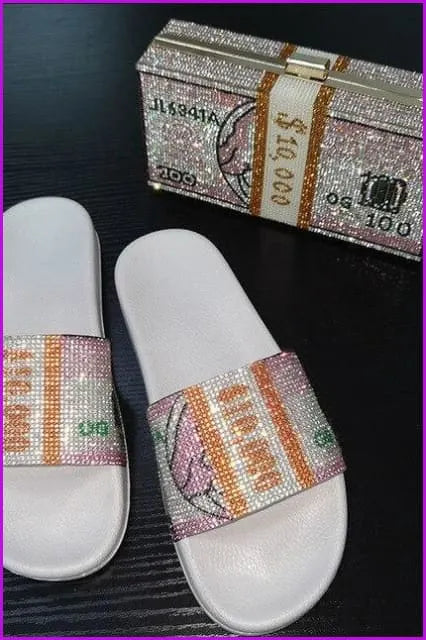 Effortlessly Elegant Slippers with a Timeless Design