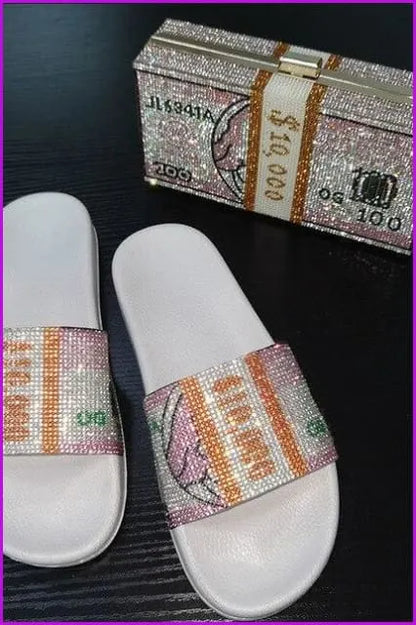 Elegantly Styled Slippers for Everyday Wear