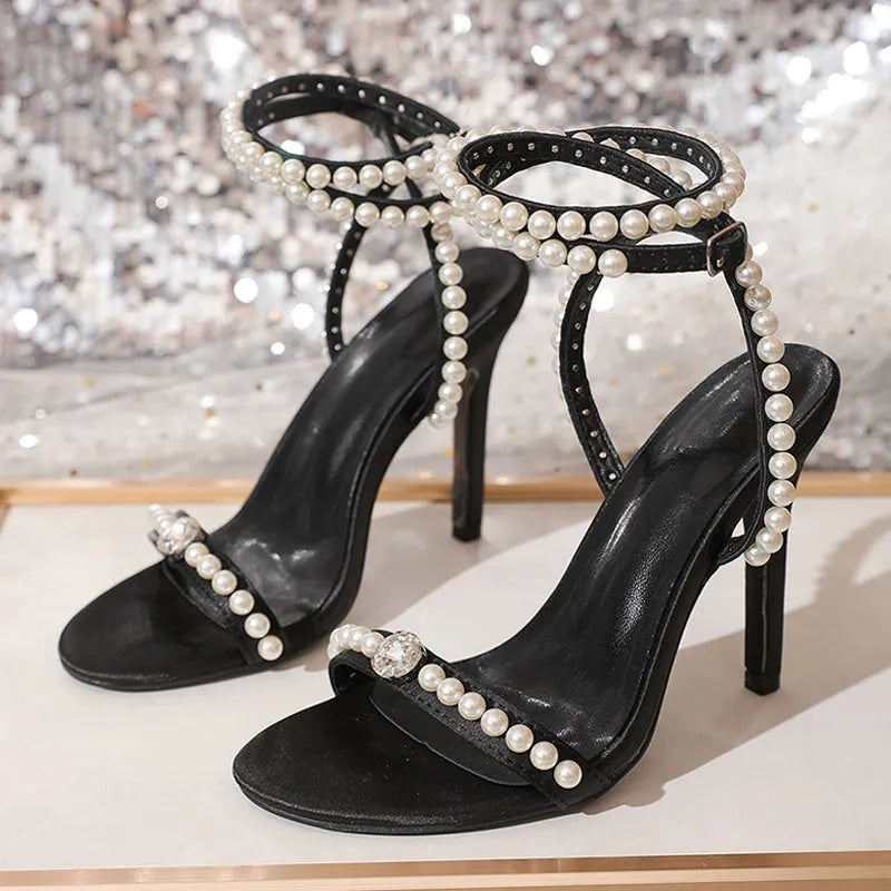 Effortlessly Elegant Shoes with a Timeless Design