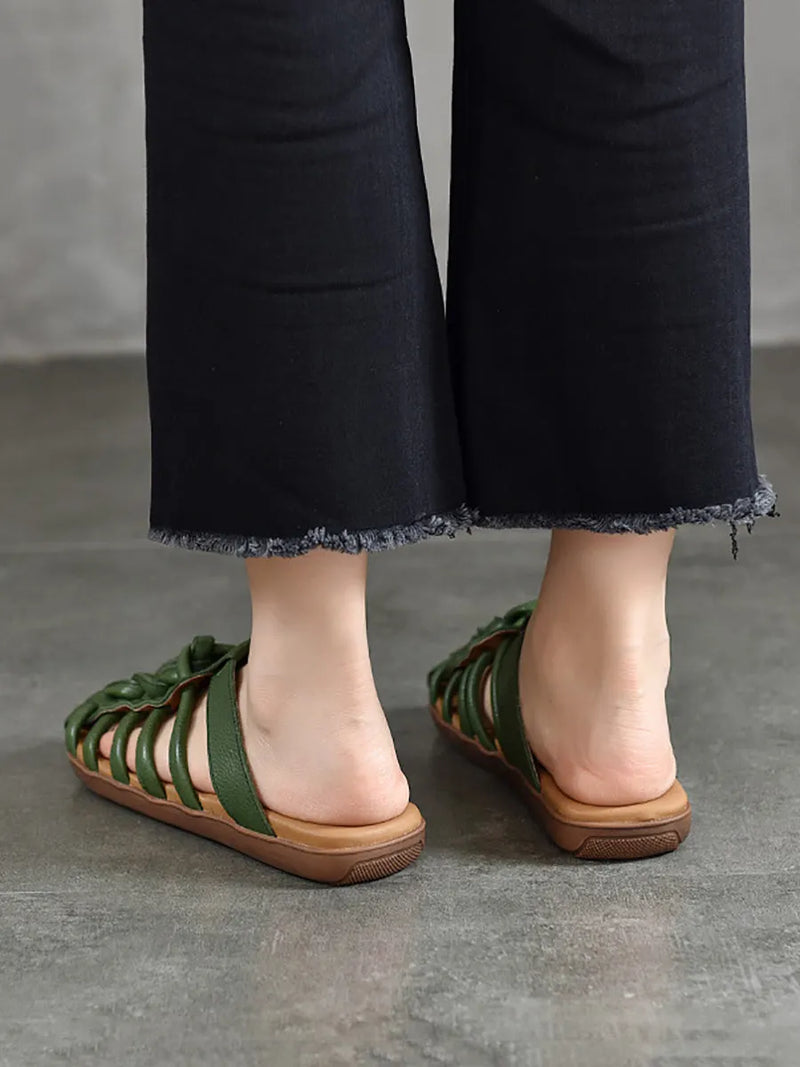 Effortlessly Elegant Slippers with a Timeless Design