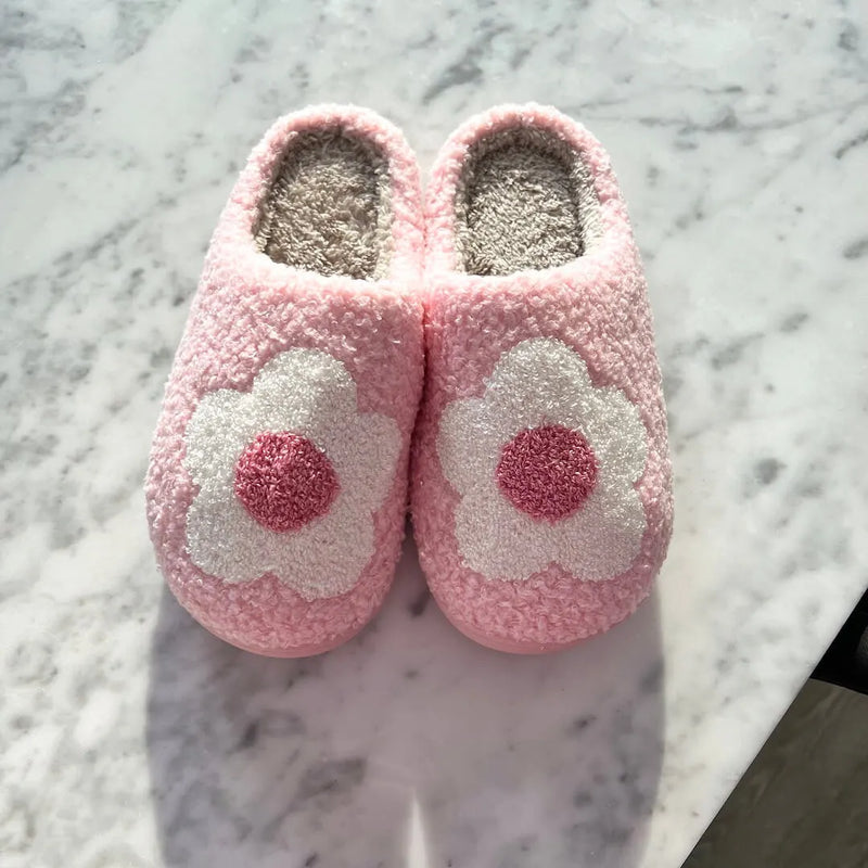 Elegantly Styled Slippers for Everyday Wear