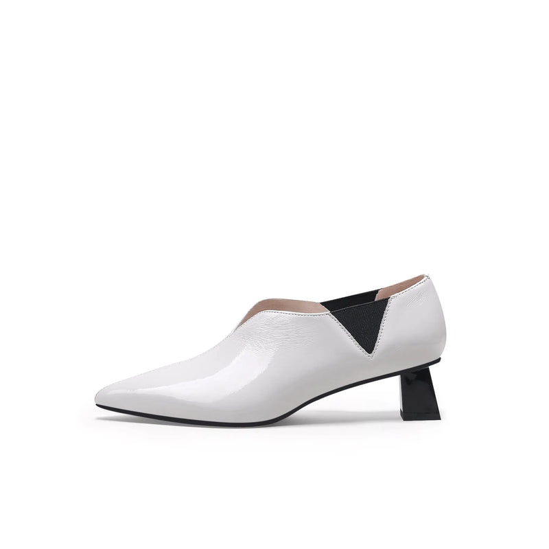 Effortlessly Elegant Garment with a Timeless Design