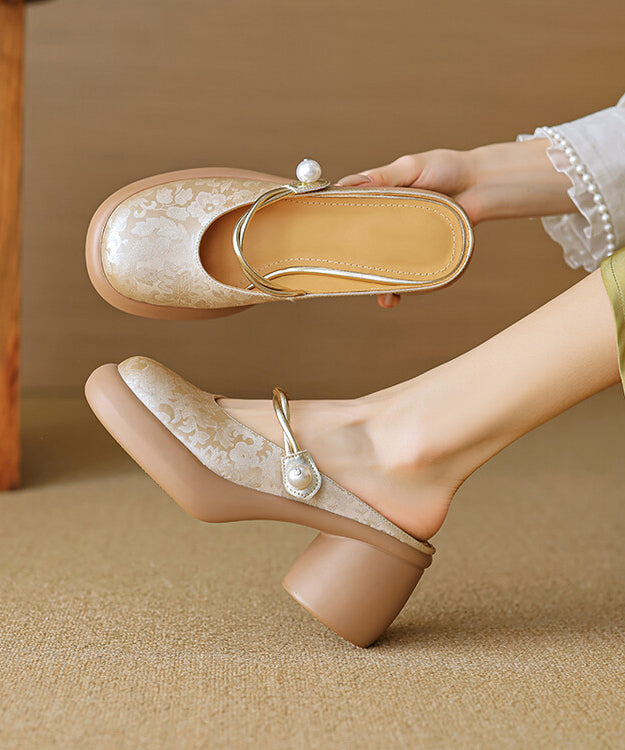 Effortlessly Elegant Sandals with a Timeless Design
