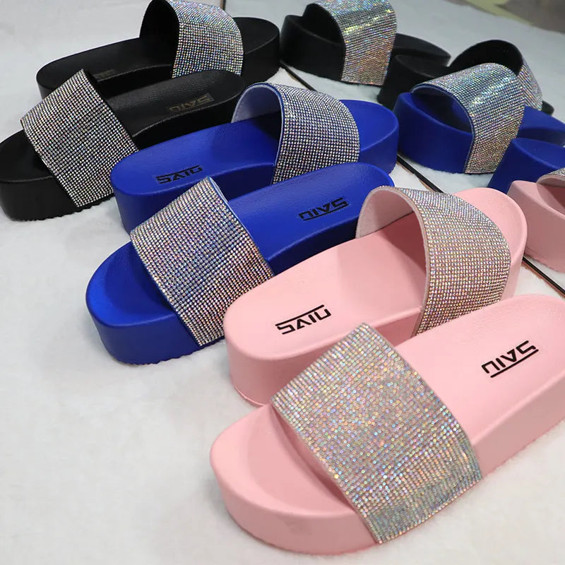 Effortlessly Elegant Sandals with a Timeless Design