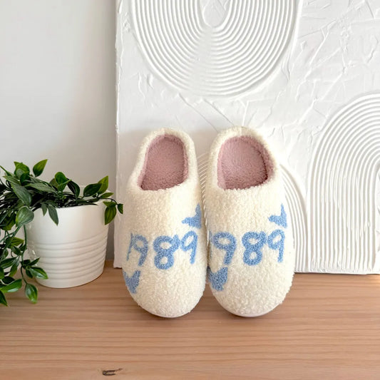 Casually Elegant Slippers with a Refined Edge