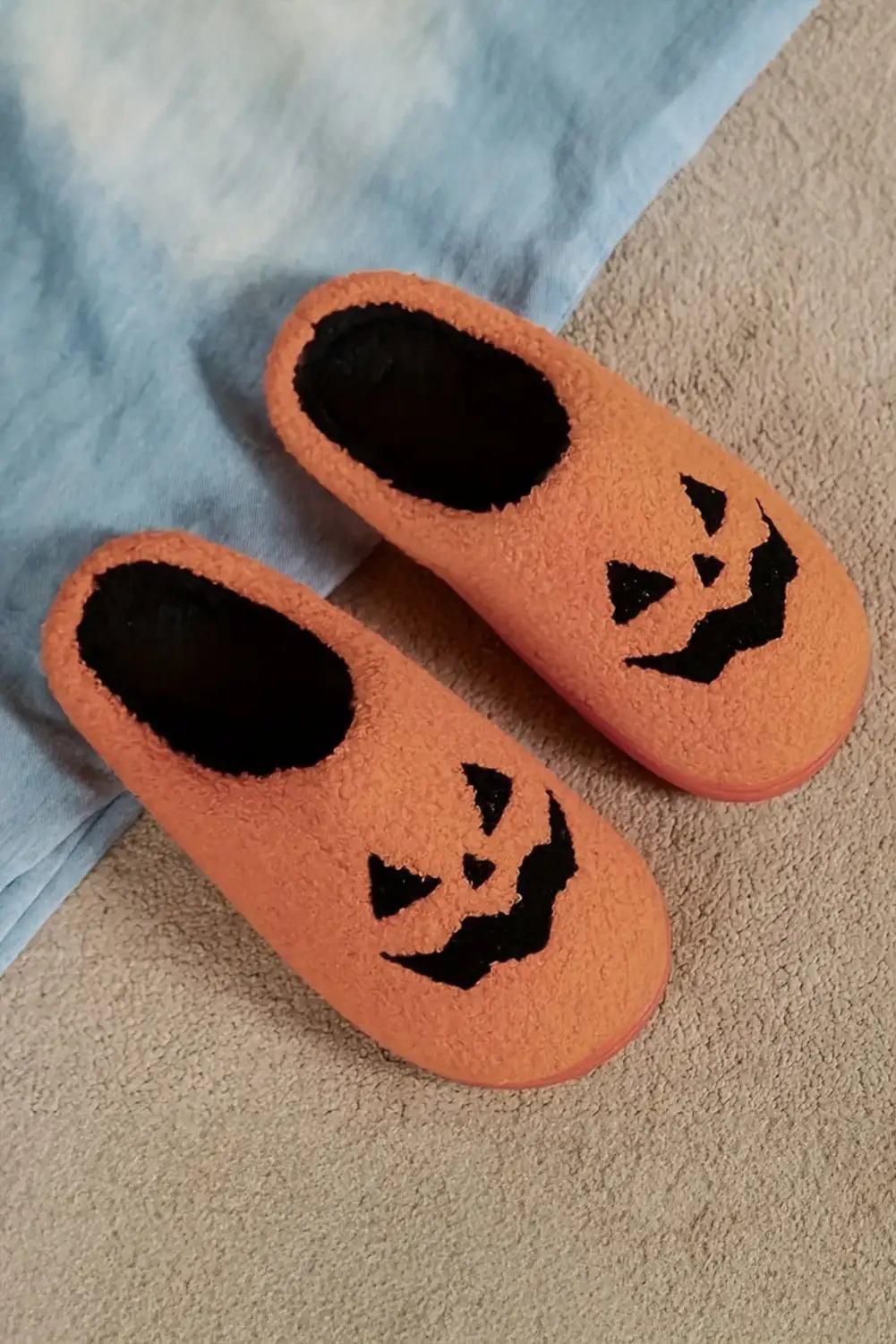 Elegantly Styled Slippers for Everyday Wear