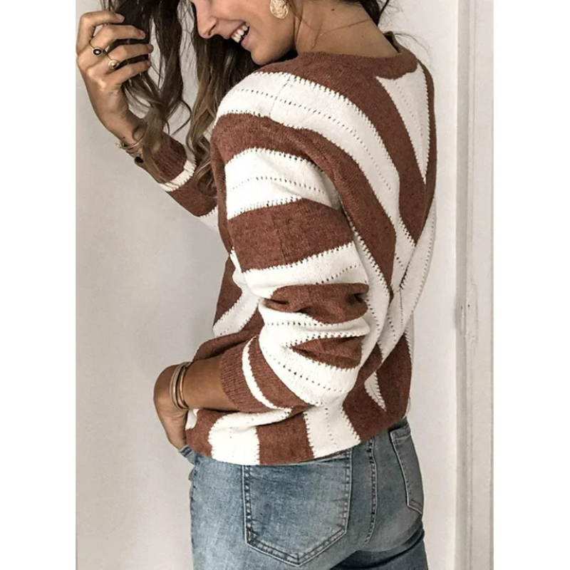 JO | V-collar and stripes