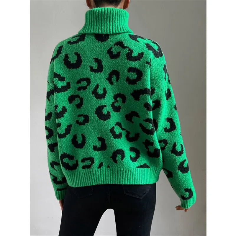 JO | Turtleneck with leopard pattern