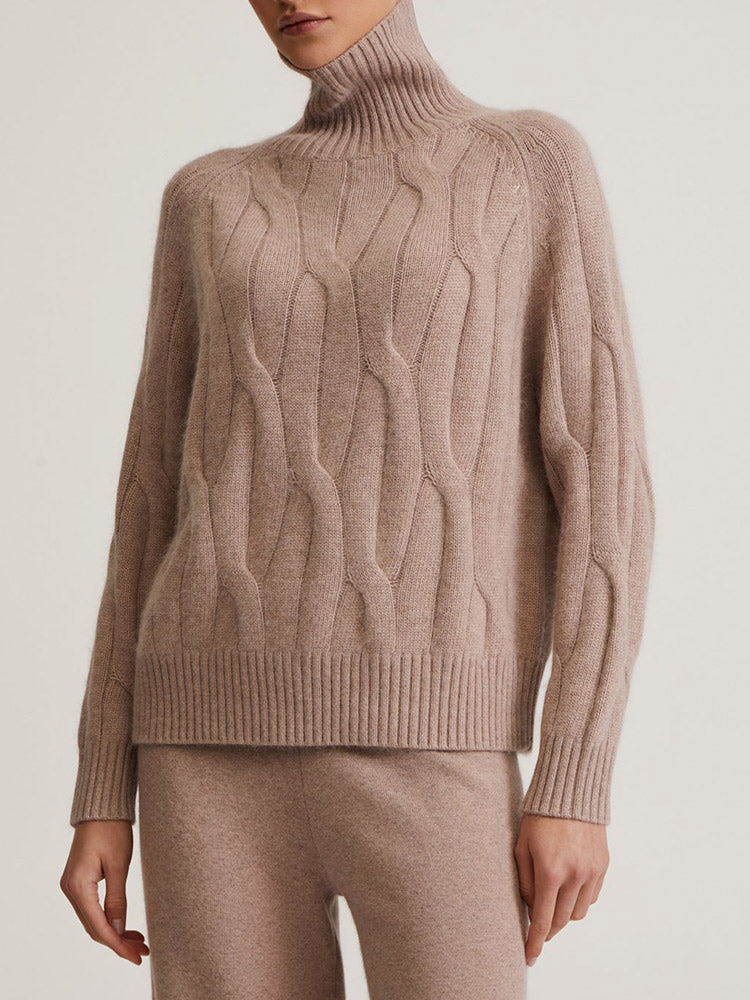 JO | Elegant cable-knit turtleneck sweater